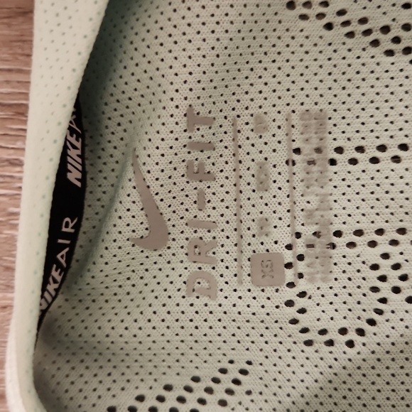 NIKE Work Out Shirt - Picture 3 of 4